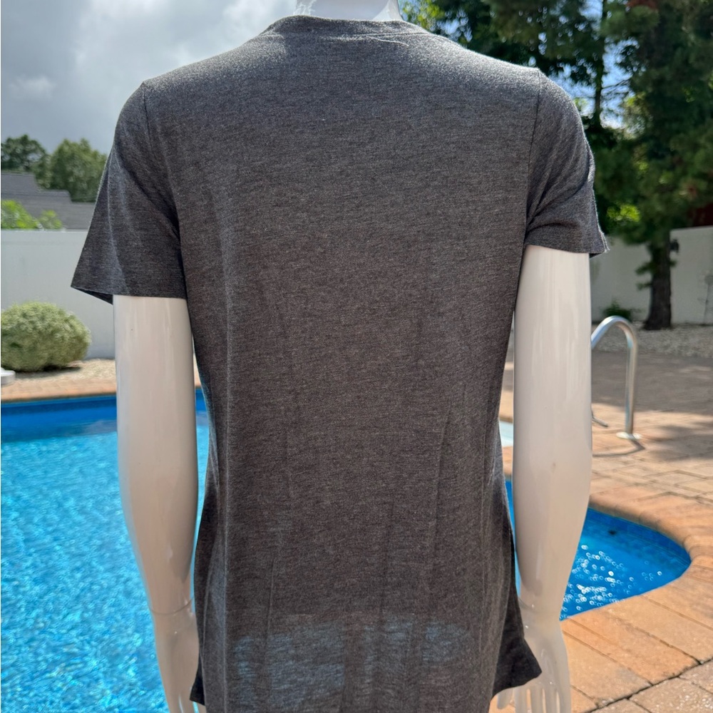 💲2/10‼️Modern Lux Gray and White Short Sleeve Tee - Picture 4 of 5